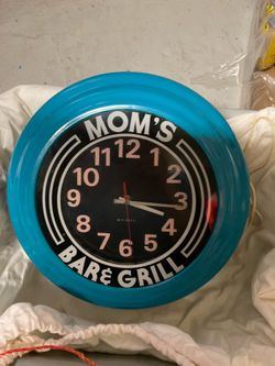 Moms bar&grill blue lighted electric clock   Please check my other listing