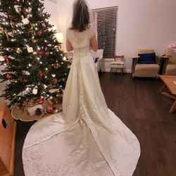 Beautiful Ivory Wedding Gown Size 6-8