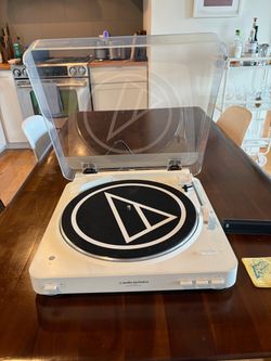 Audio-Technica AT-LP60-BT Wireless Bluetooth Turntable – White