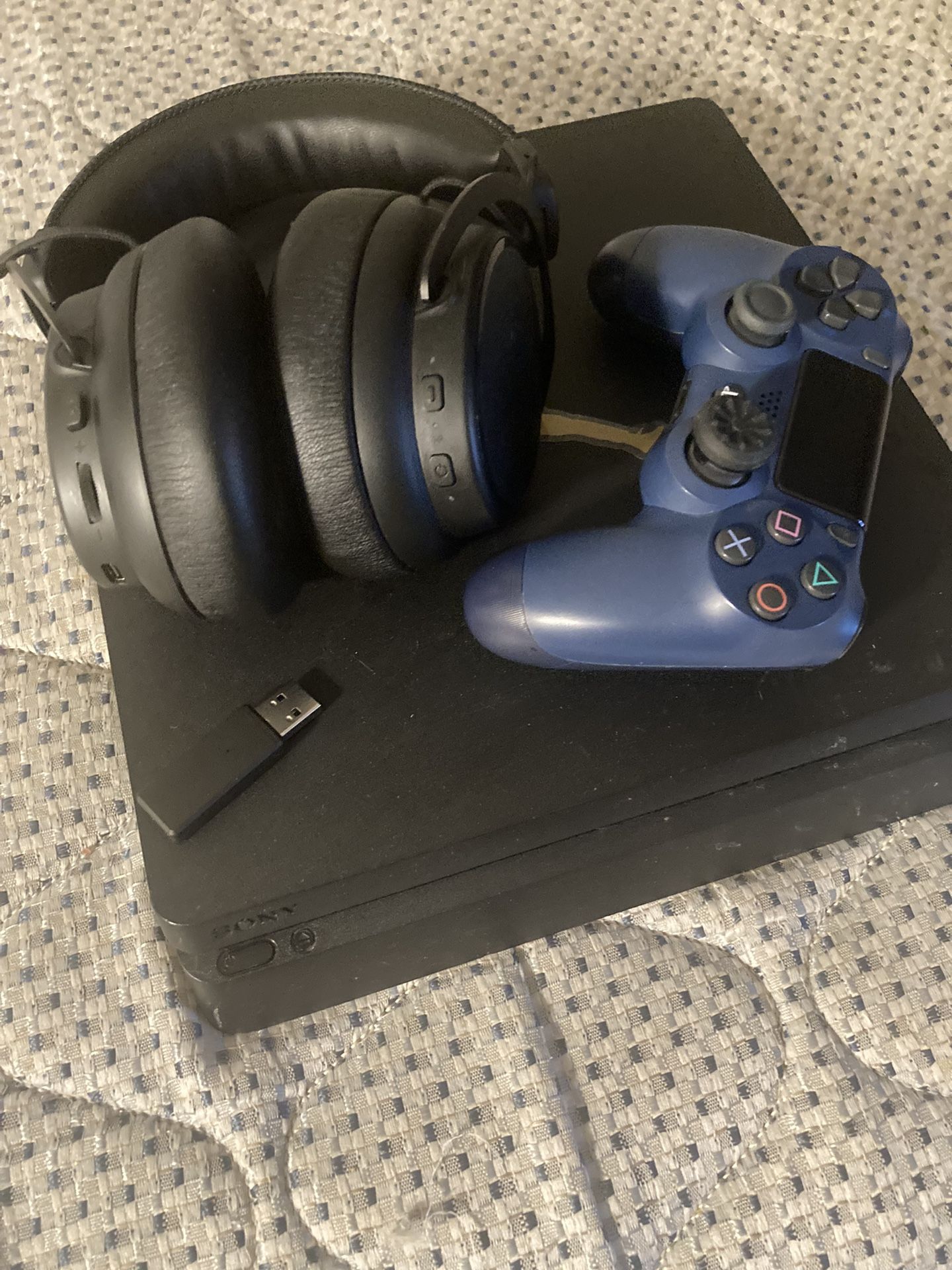 Ps4 1TB With Cords And Perfect Gaming Headsets