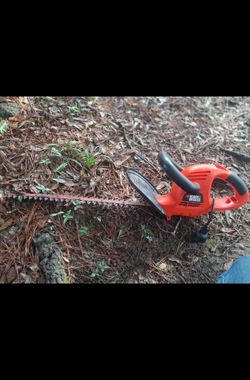 BLACK+DECKER Corded Electric Hedge Trimmer