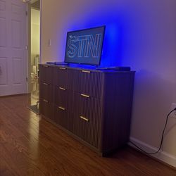 Dresser And Nightstands