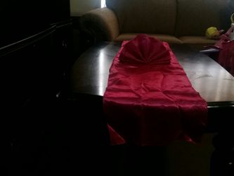 Pink fushia napkins and runner