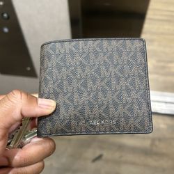 Micheal Kors Wallet  