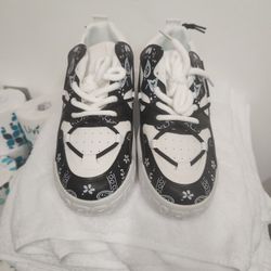 men's tennis shoes size 9