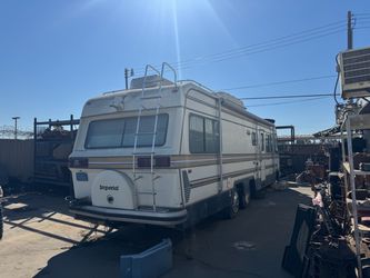 Free Imperial RV 33 feet 86 holiday rambler Chevy p30 chaise