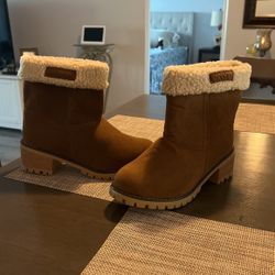 Lybillis Faux Fur Boots Size 8 $39.99