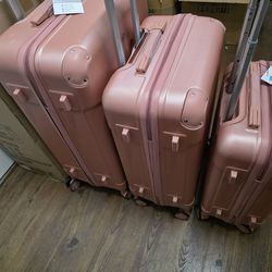 Luggage set 3 Pieces
Corner Protected and TSA Lock