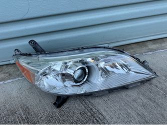 2011-2016 TOYOTA SIENNA RIGHT PASSENGER HALOGEN HEADLIGHT