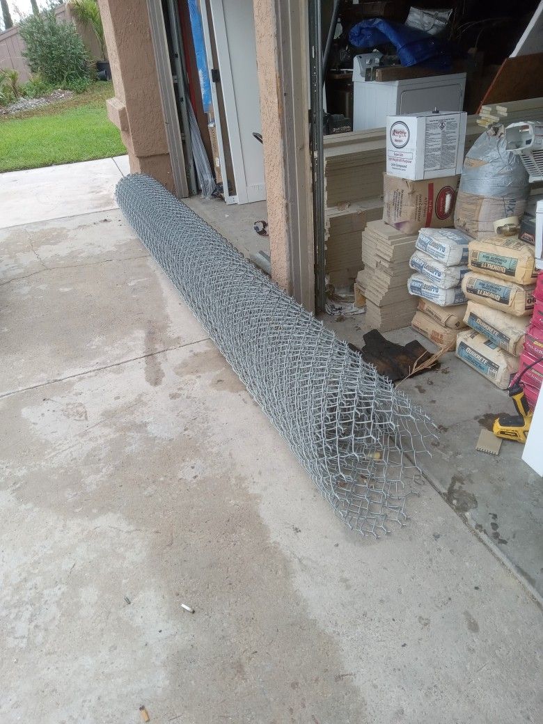 Twelve foot changing fence