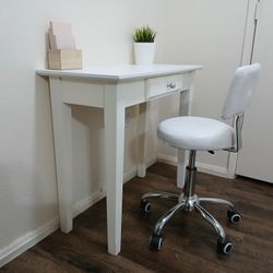 Charming Desk & Chair