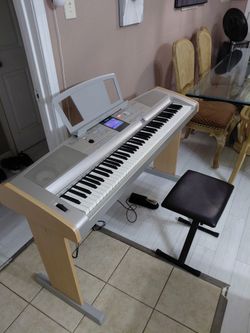 Yamaha Grand Piano Dgx-505 88 Key Exelent Condition $500 
