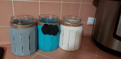 Farmhouse utensil holder