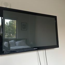 Samsung Flat Screen TV (Wall Mounted) – Great Condition