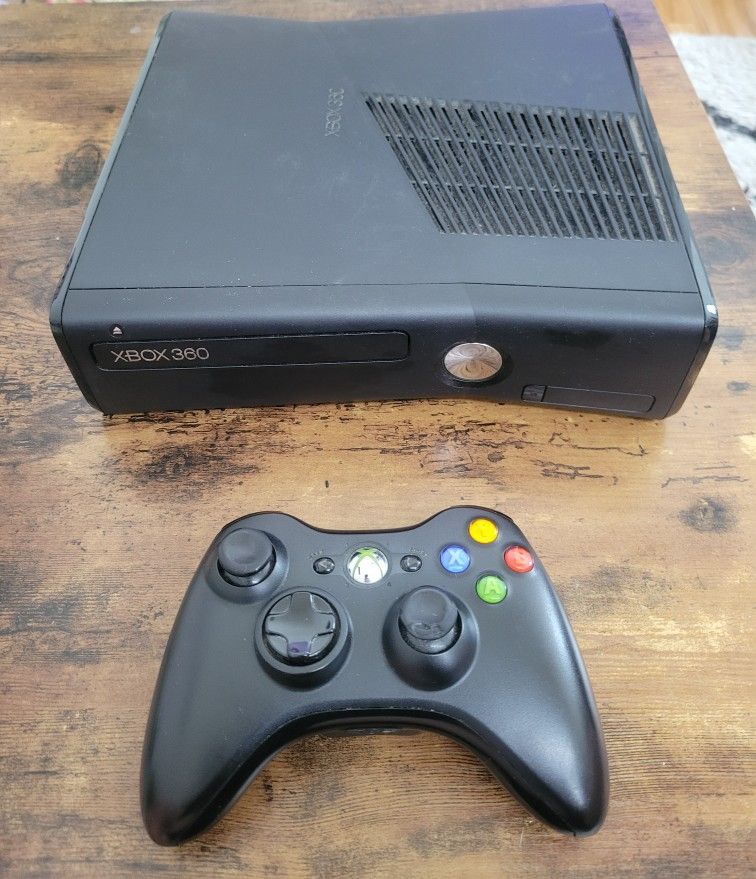 Microsoft Xbox 360 Slim Console With Controller With 14 Games!