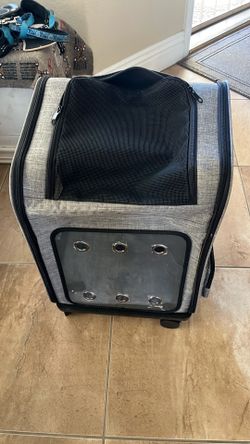 Pet carrier with wheels /Backpack only 25.00 never used
