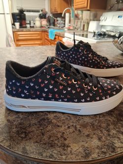 Skechers Women's Heart Print Platform Sneakers