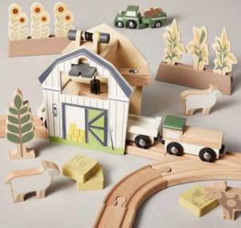 Brand New The Hearth & Hand with Magnolia 84 Piece Train Track Set is a high-quality wooden toy designed for children ages 3 and up. With intricate de