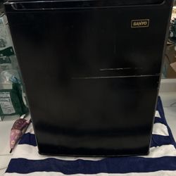 Mini Refrigerator Sanyo 