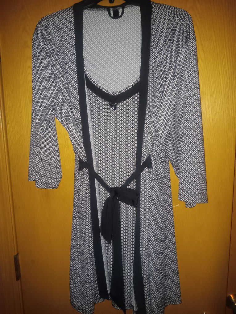 Women's Size XL,  Jaclyn Smith Robe And Nightgown Set 
