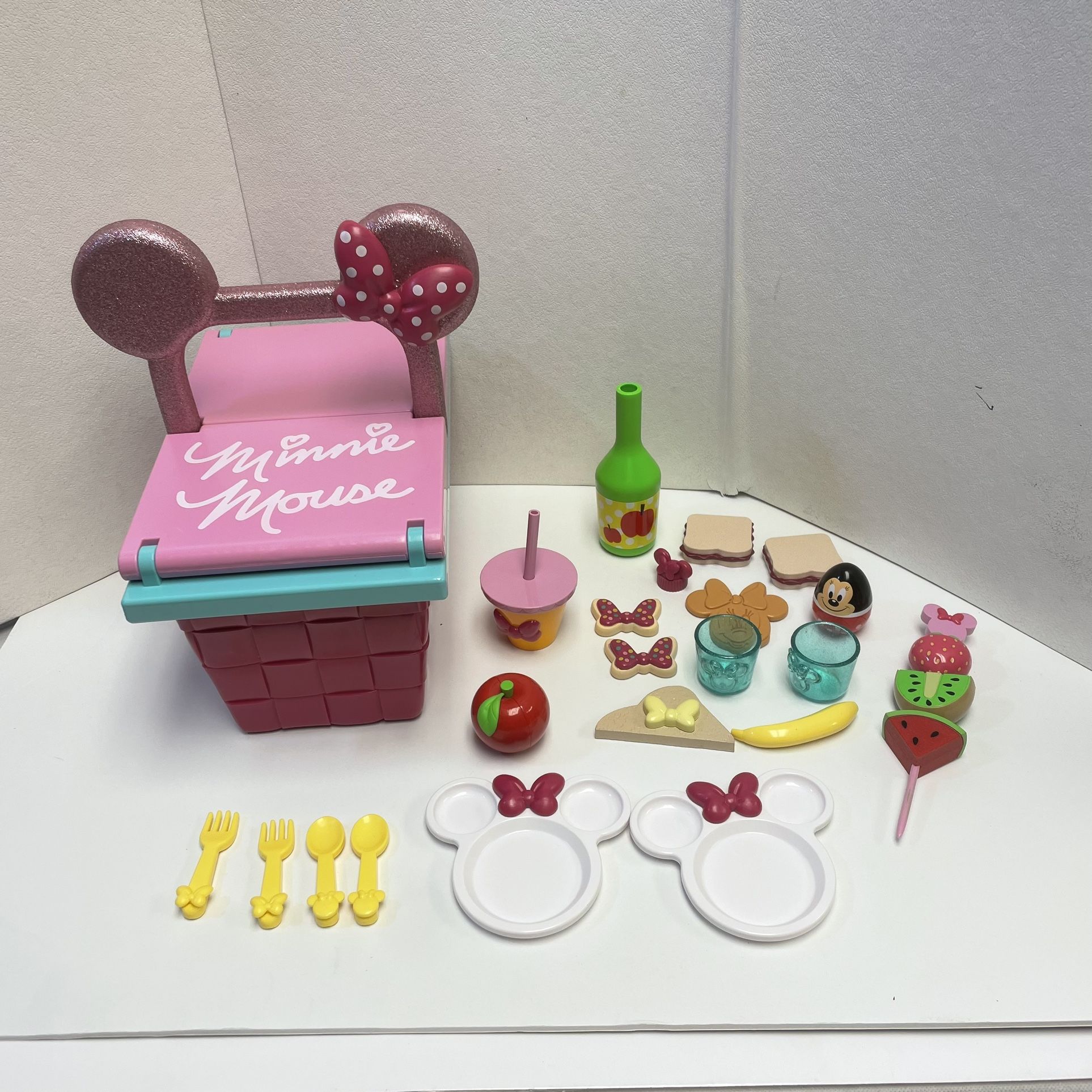 Disney Minnie Mouse Picnic Basket Play Set