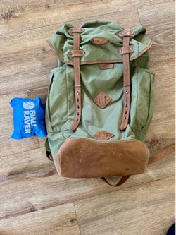 Fjällräven 30 Liter backpack with rain cover