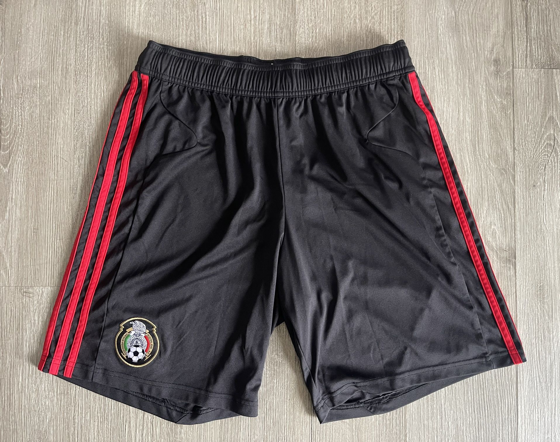 Adidas 2010/2011 Mexico International Shorts Men’s Large Black Red