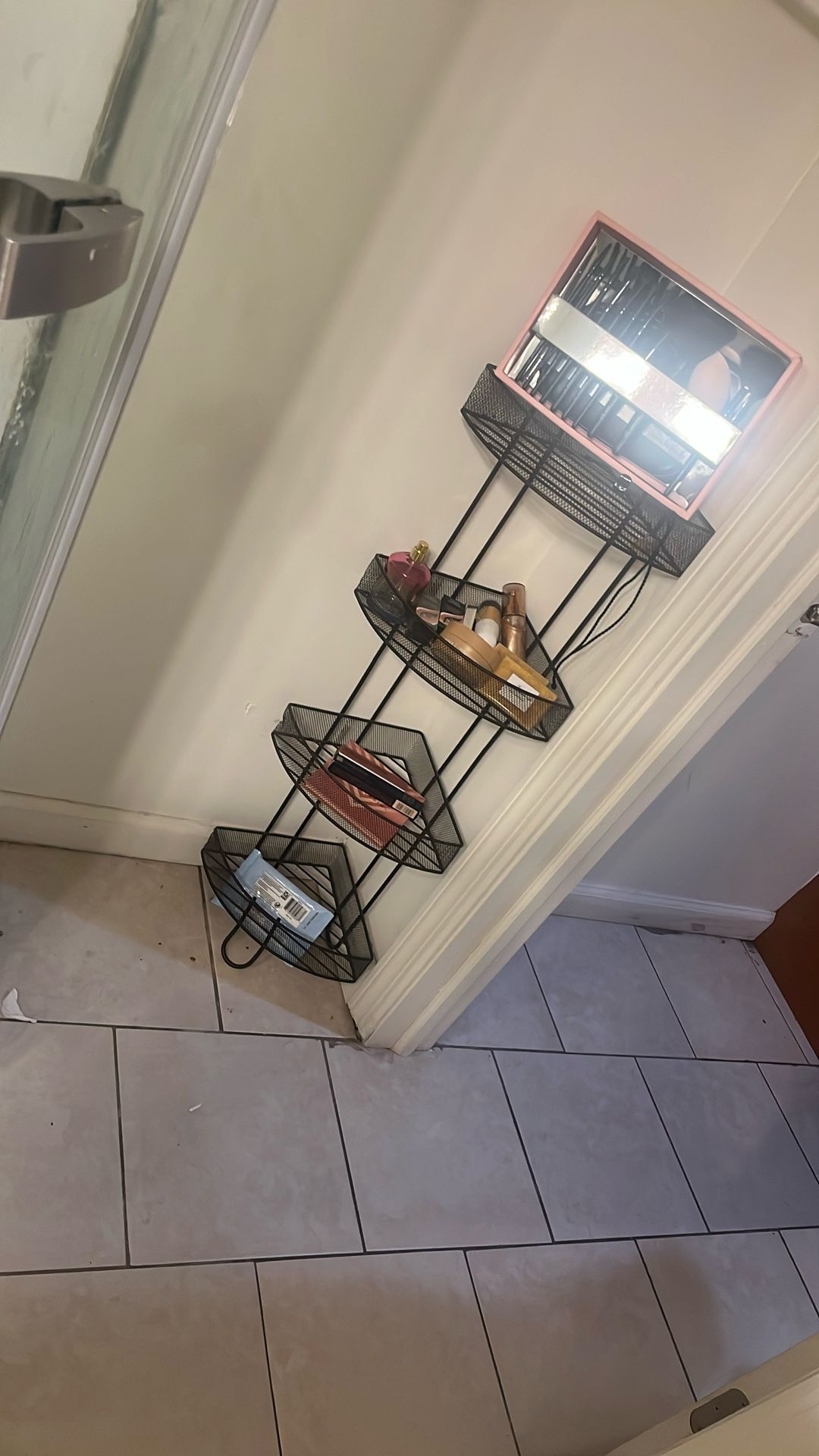 Corner caddy