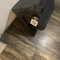 Yetti Tundra 35 Brand New