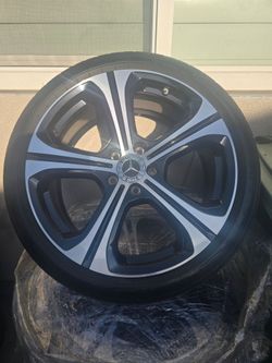 Mercedes-Benz 5-Spoke Alloy Wheel with Tire