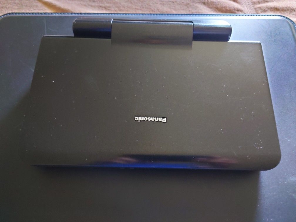 Panasonic DVD-LS92 Portable DVD Player with Screen (9") W/battery , Works Great