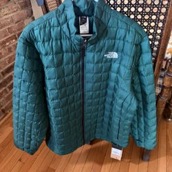 North Face Brand New Green Puff Men Jacket Size XL. 