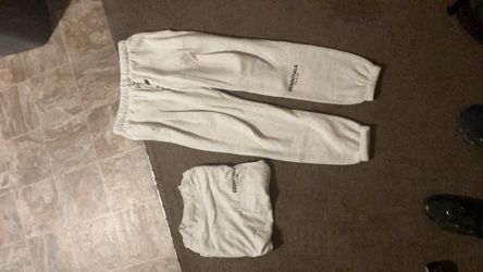 Essentials Light grey shirt & Sweatpants size L