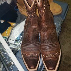New Condition Ariat Boots.....women's Size 9.5 Or Men's Size 8