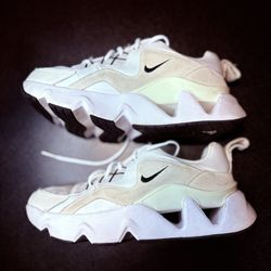 Nike RYZ 365 White Women's sneakers size 6.5 running walking gym lightweight