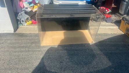 Sea clear acrylic tank