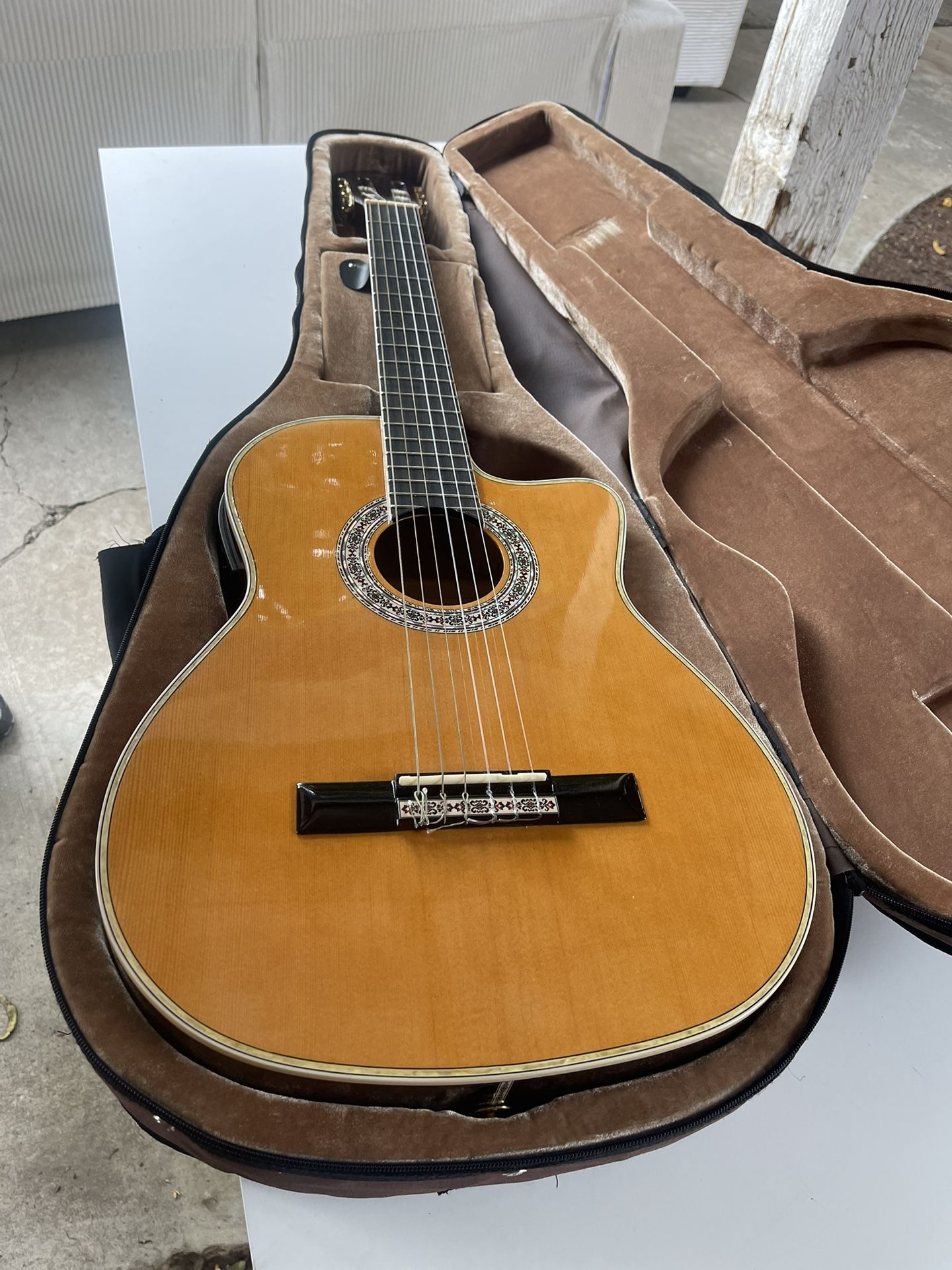 Esteban’s Granada Classical Guitar - Natural 