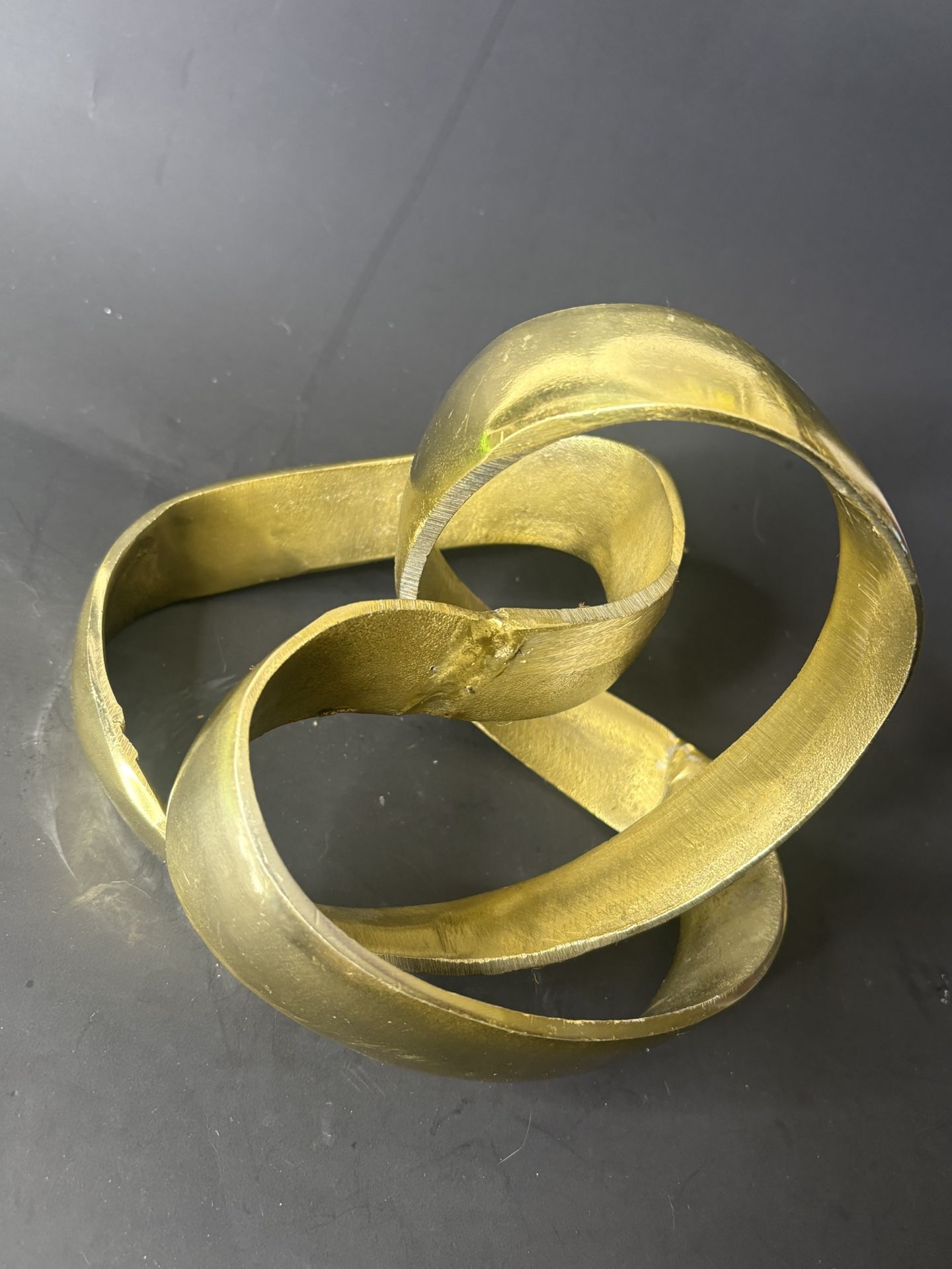 Modern Knotted Decorative metal sculpture - Geometric