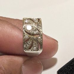 White Gold Ring With Diamond's 