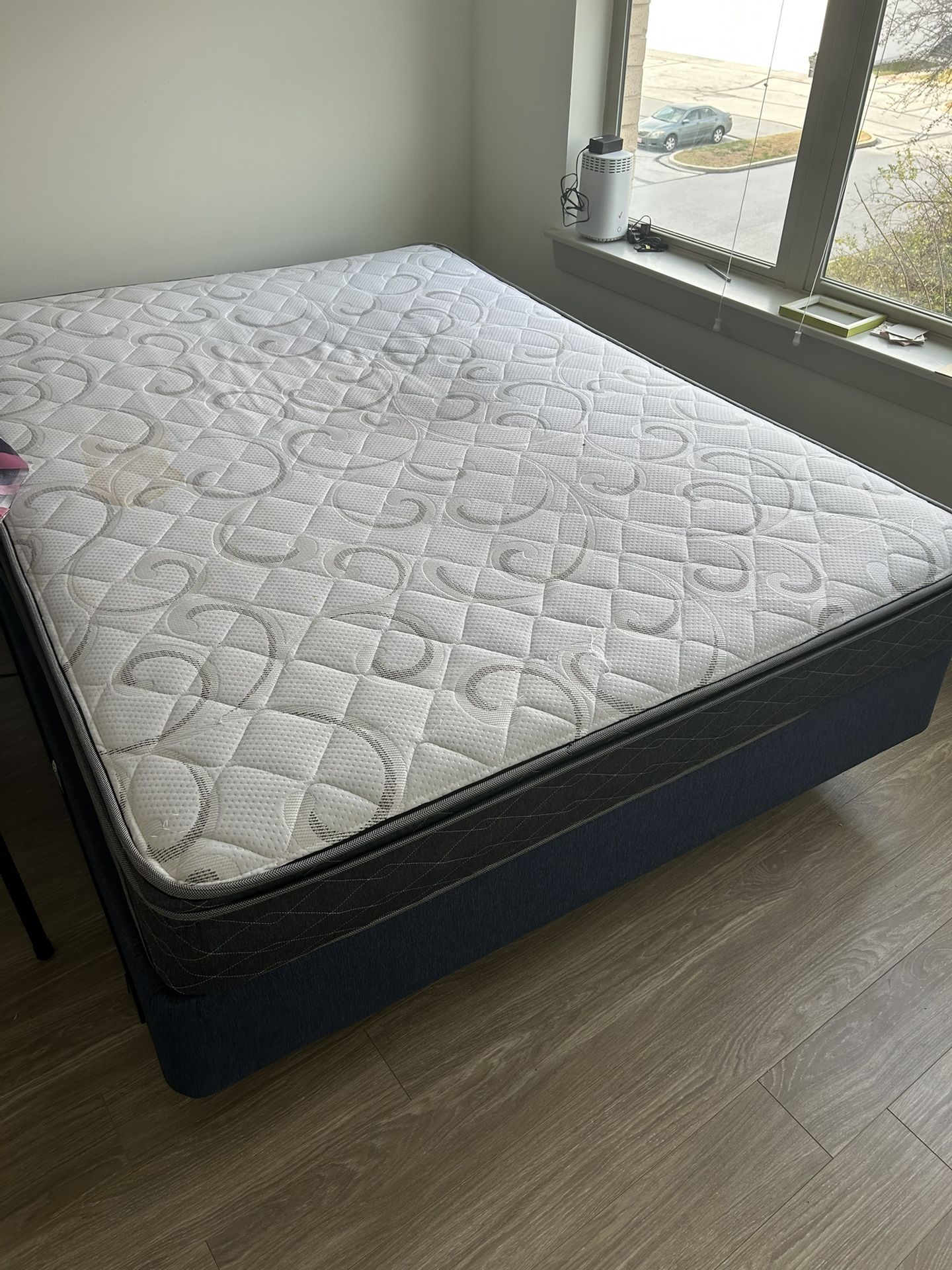 Queen Mattress +Box Spring+ Bed Base