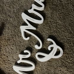 Mr. & Mrs. Table Sign