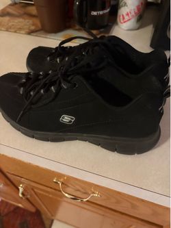 Sketchers Black Gym Shoes Size 8.5