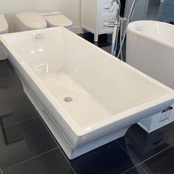 71” Freestanding Bathtub Ready For Pickup