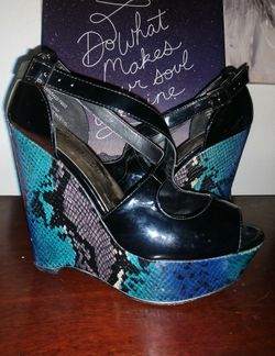 Woman's Kardashian kollection wedges shoes