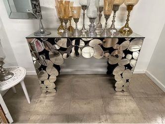 Designer Mirror Console Table – Luxury Entryway Piece