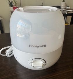 Honeywell - 0.5 gallon Mini Mist Humidifier - White