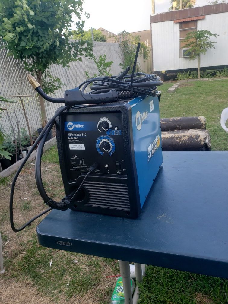 MILLER ELECTRIC  MIG Welder, Millermatic 140 Series, Input Voltage: 120V