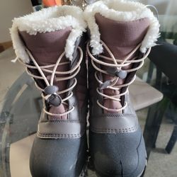 Girl SNOW BOOTS size 13