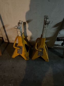 2 Jack Stands