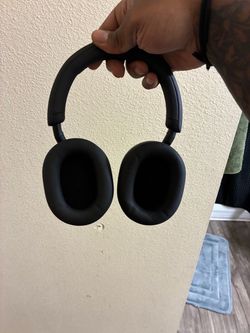 Sony noise cancellation WH-CH1000XM6 wireless headphones